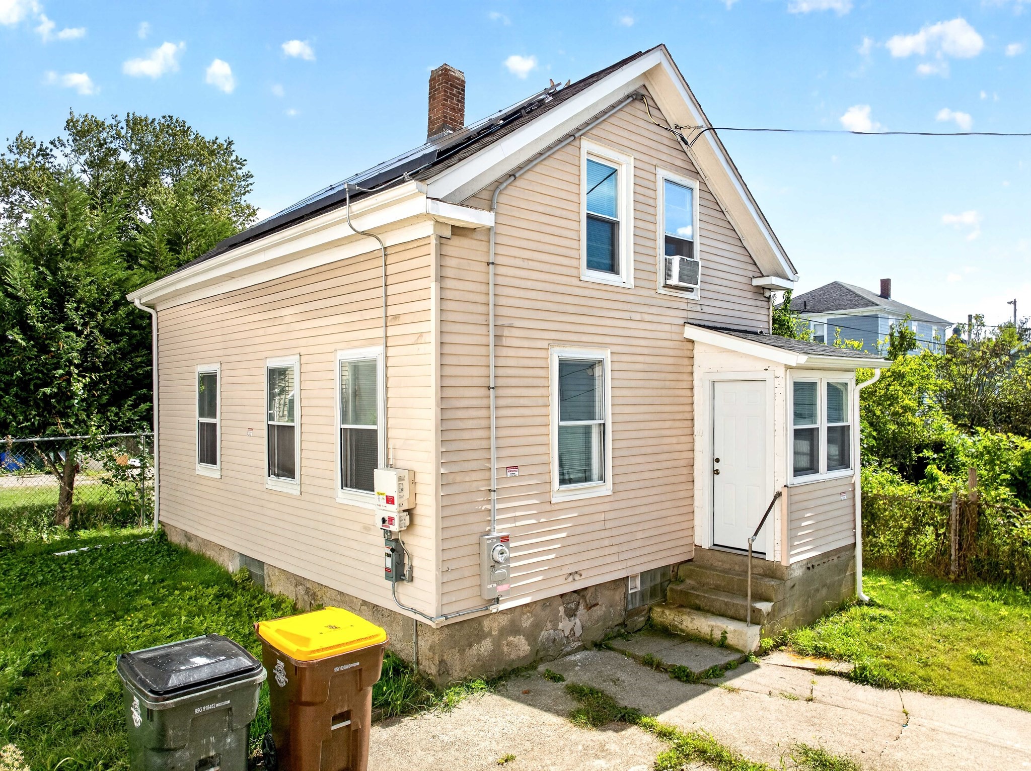 2-bed Single Family at 222 Albion St, Fall River