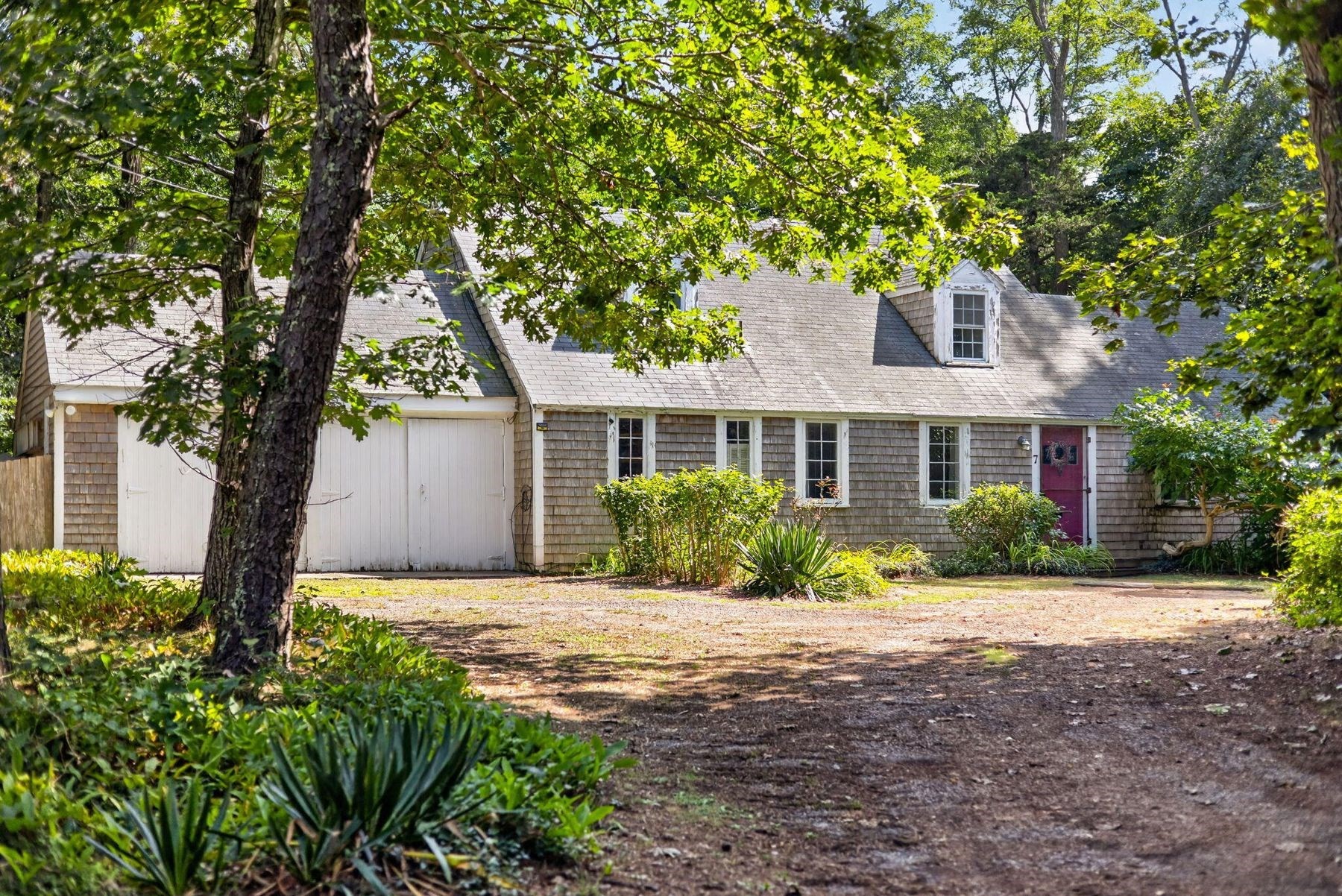 Casa Unifamiliar de 3 quartos em 7 Carmen Ln, Orleans