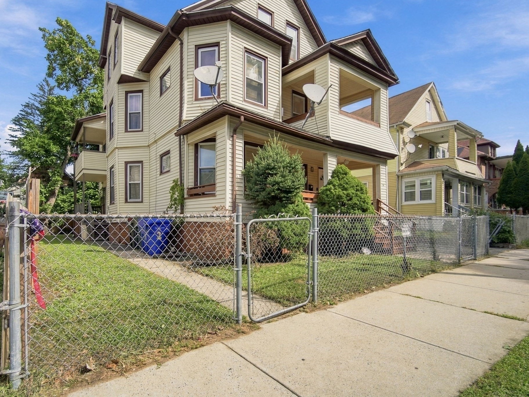 8-bed Multi-Family at 50 Orange St, Springfield