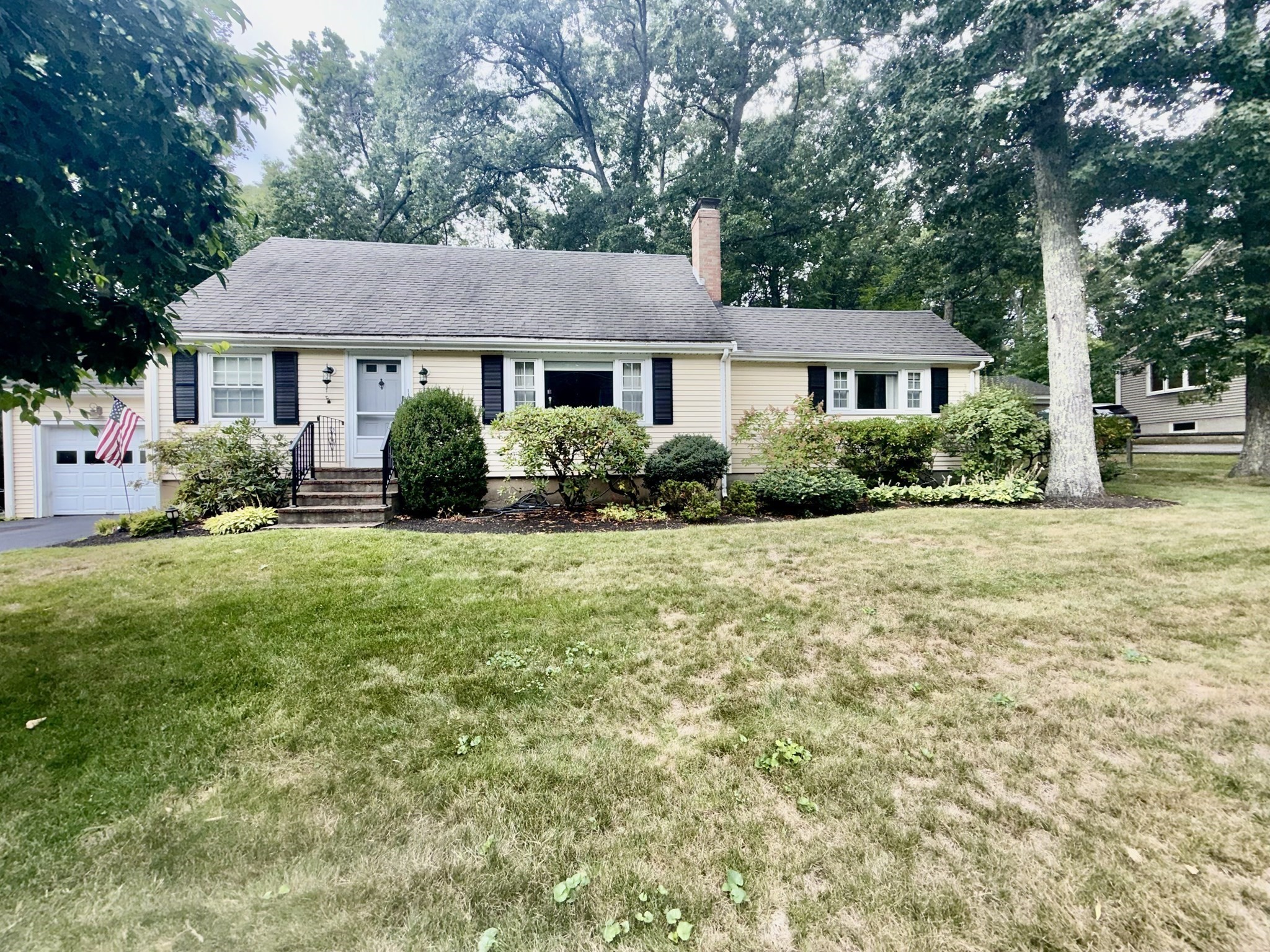 3-bed Single Family at 130 Central St, North Reading