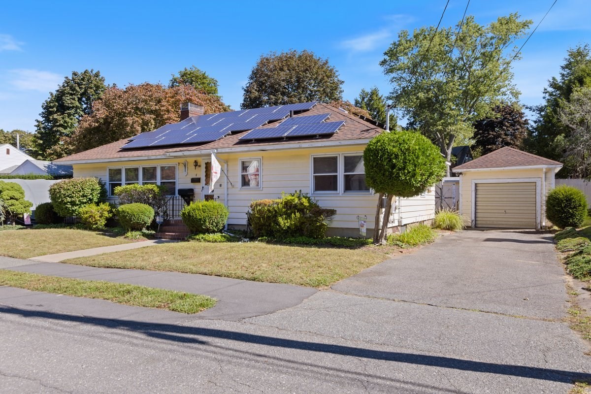 3-bed Single Family at 4 Oakhurst Rd, Beverly