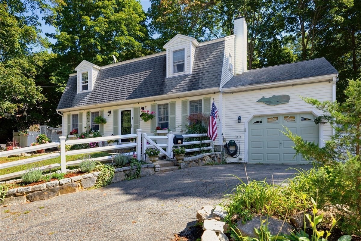 3-bed Single Family at 4 Brierwood Ct, Gloucester