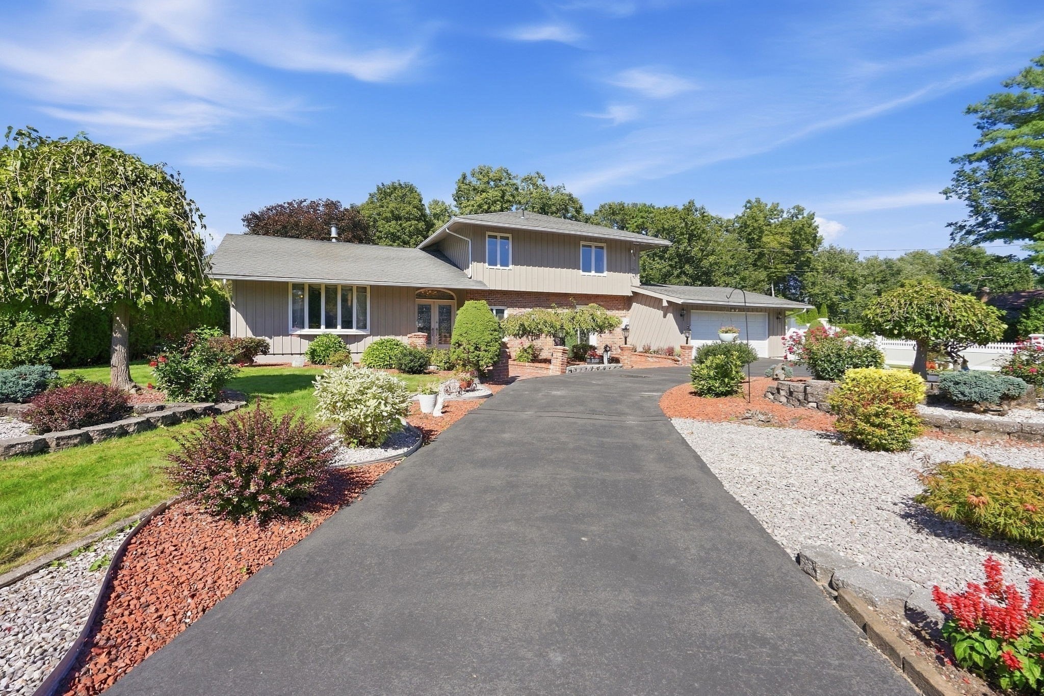 3-bed Single Family at 105 Higher Brook Dr, Ludlow