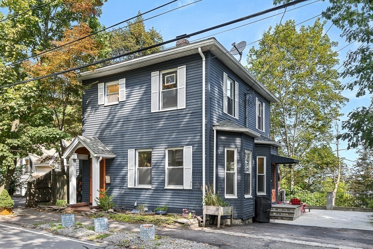 Casa Unifamiliar de 3 quartos em 103 Newtonville Avenue, Newton
