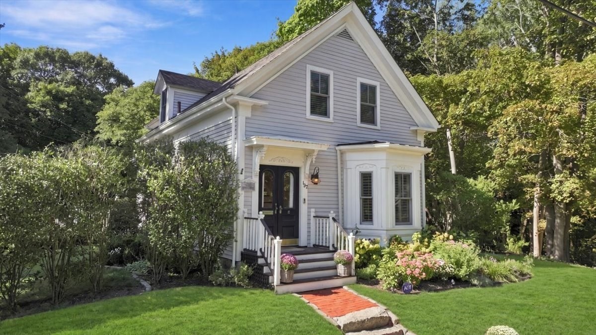 4-bed Single Family at 137 Fort Hill St, Hingham