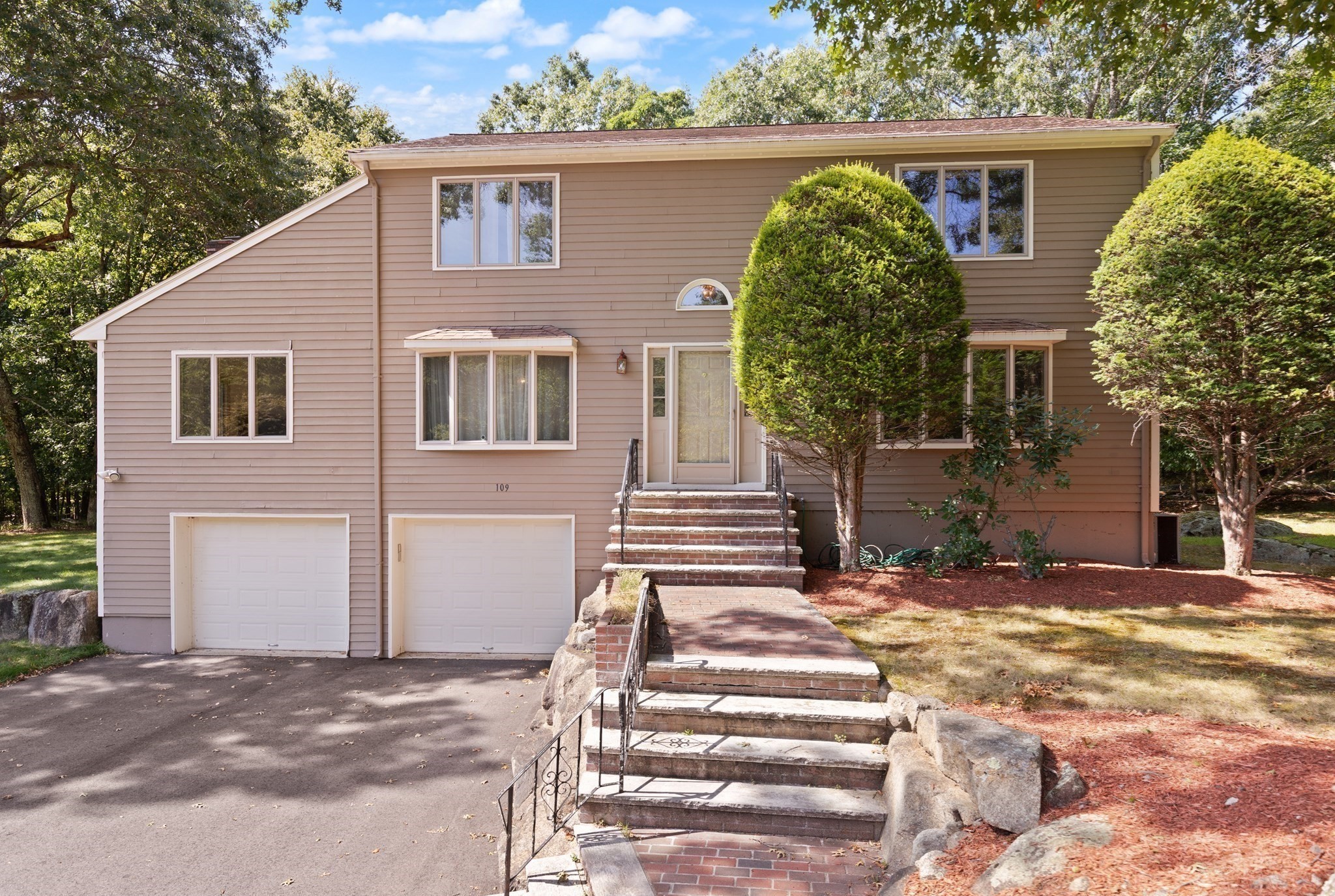 4-bed Single Family at 109 Hampton Rd, Sharon