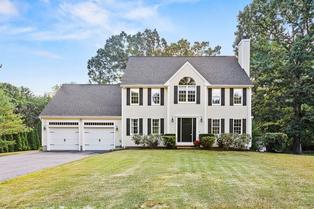 4-bed Single Family at 15 River Edge Rd, Mansfield