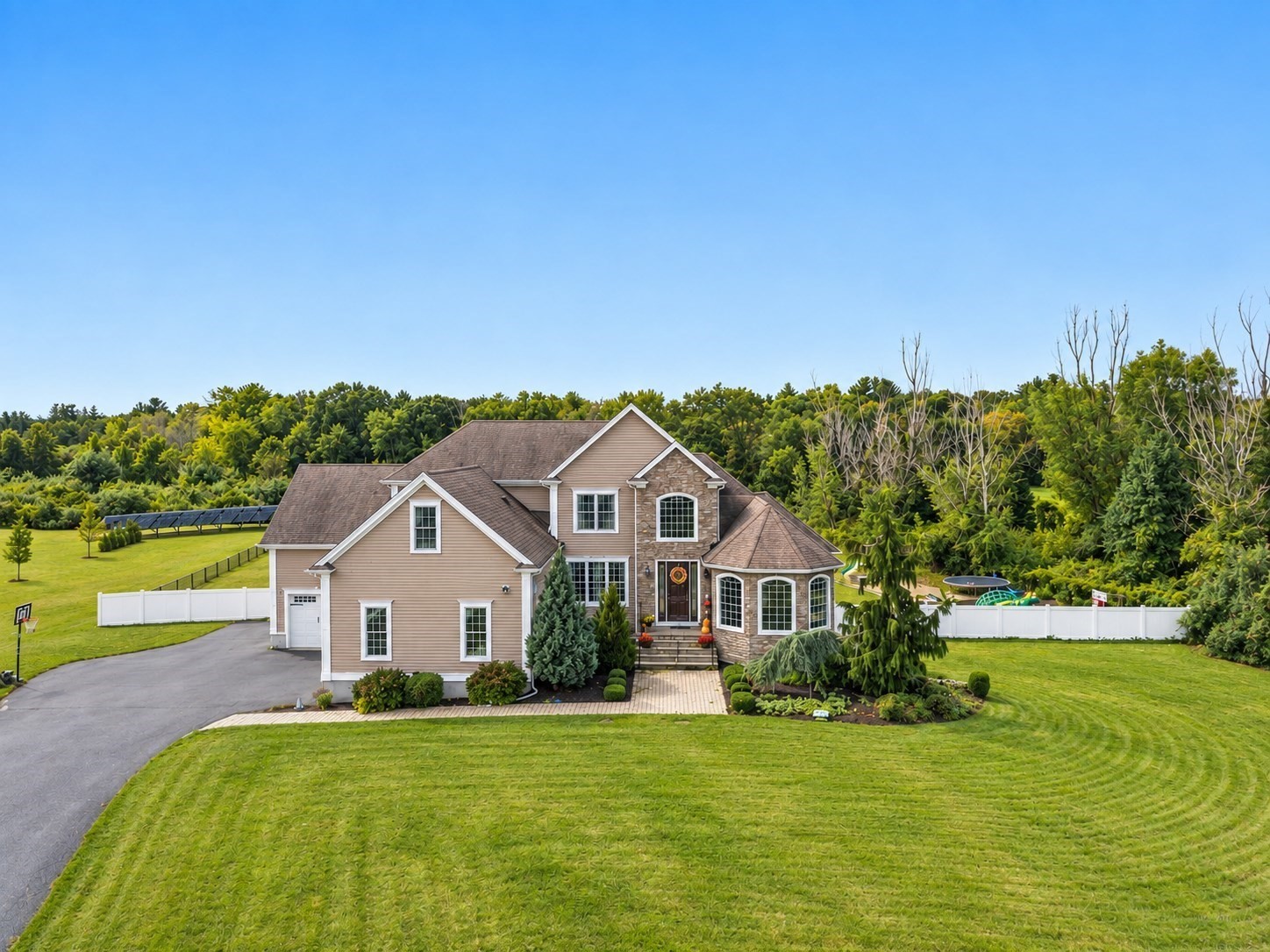 4-bed Single Family at 857 Main St, Dighton