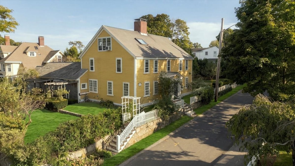 5-bed Single Family at 25 Ship St, Hingham