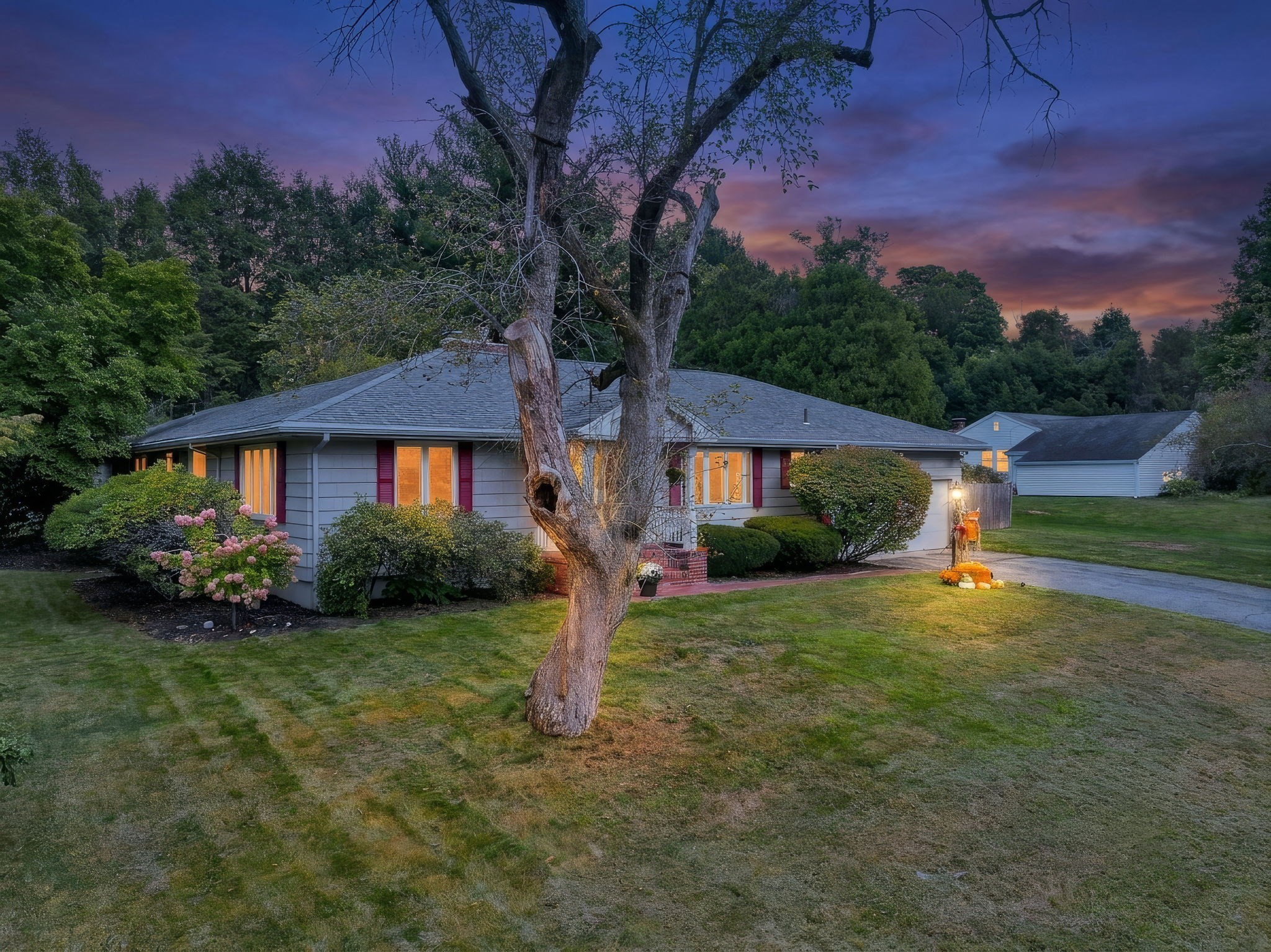 3-bed Single Family at 14 Forbes Ln, Andover