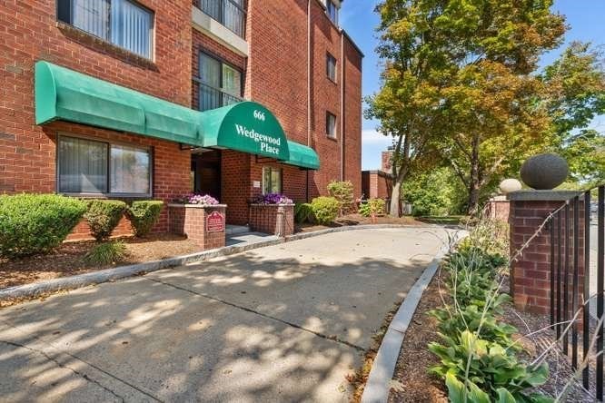 2-bed Condo at 666 Main Street # 217, Winchester