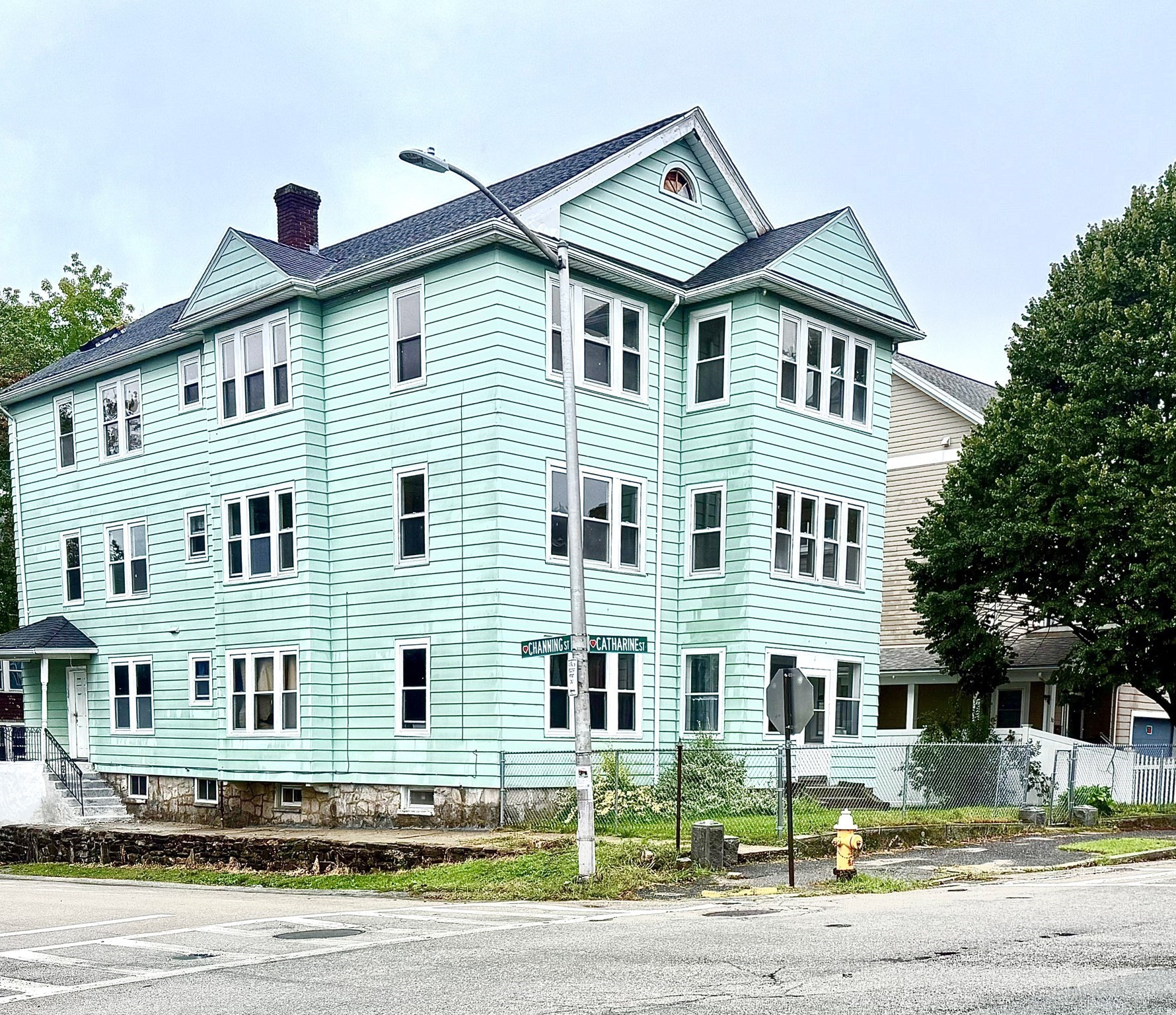 9-bed Multi-Family at 32 Catharine Street, Worcester