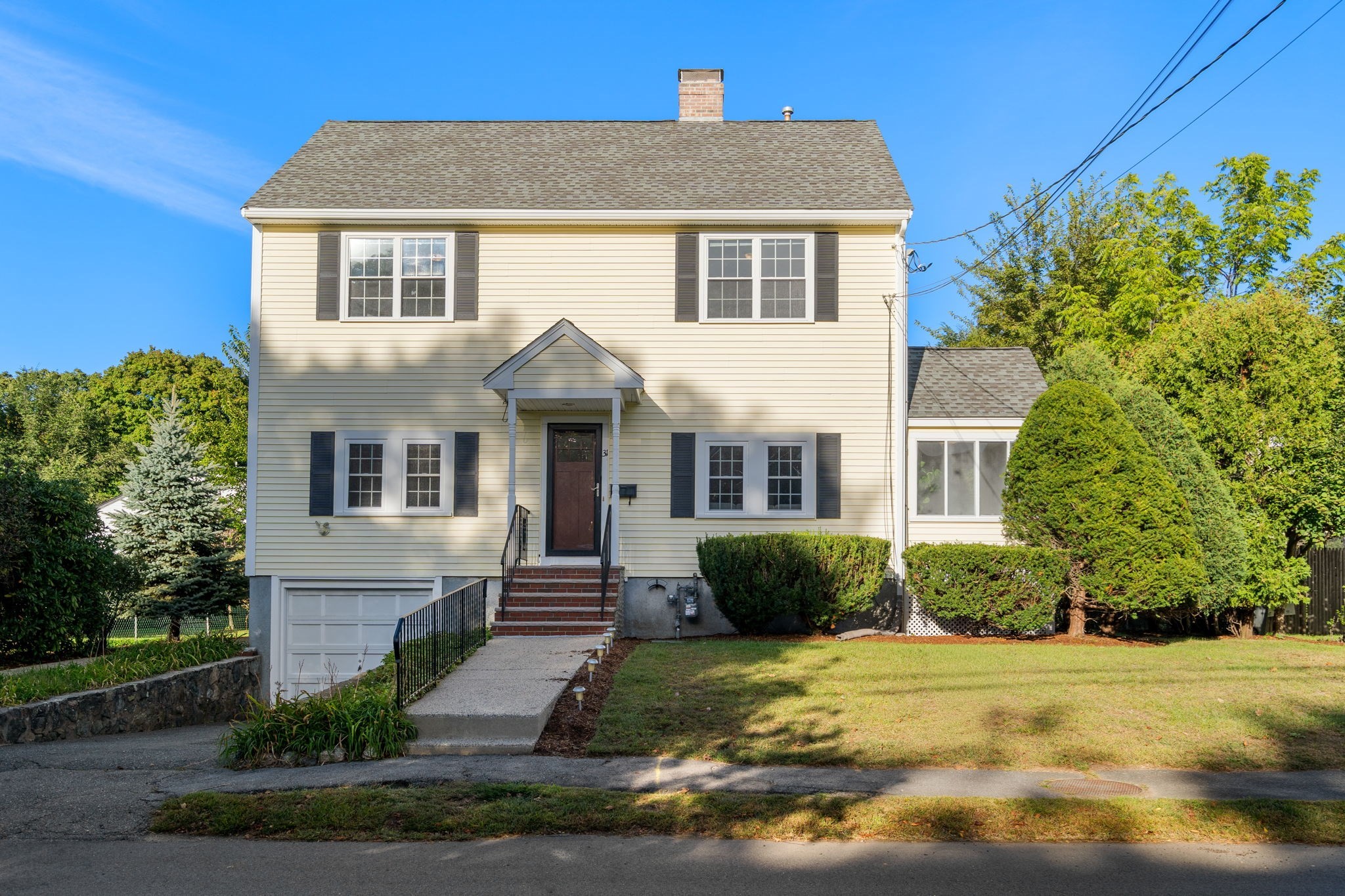 Casa Unifamiliar de 4 quartos em 31 Rockmont Road, Arlington