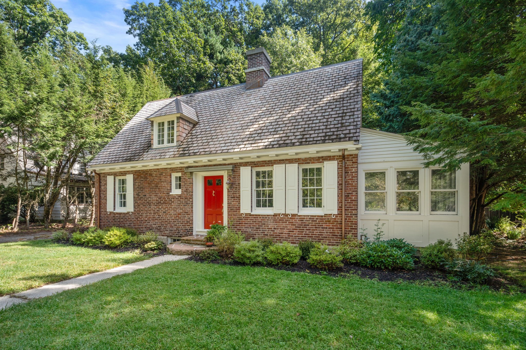 3-bed Single Family at 43 Woodlawn Ave, Northampton