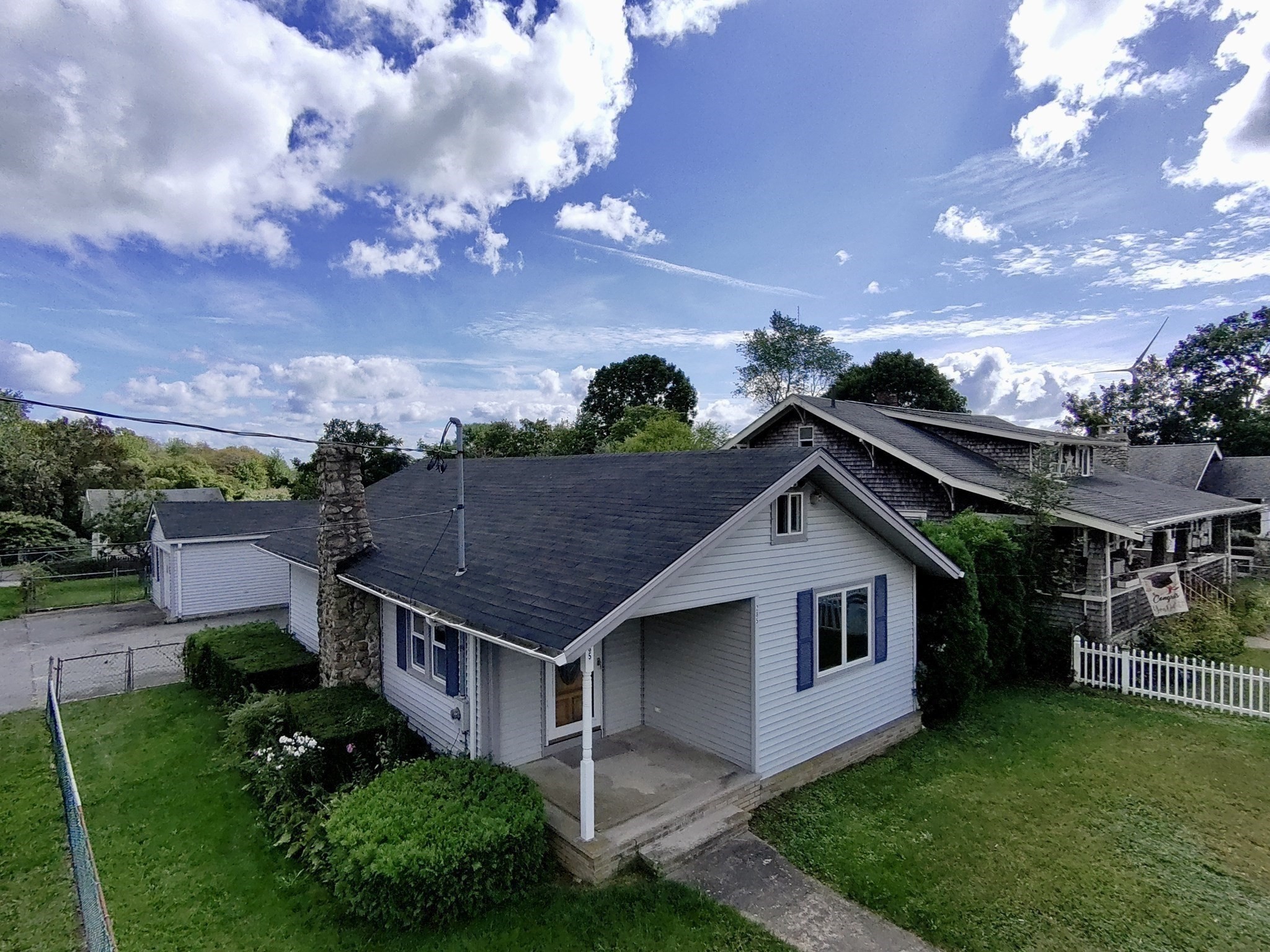 2-bed Single Family at 285 Huttleston Ave, Fairhaven