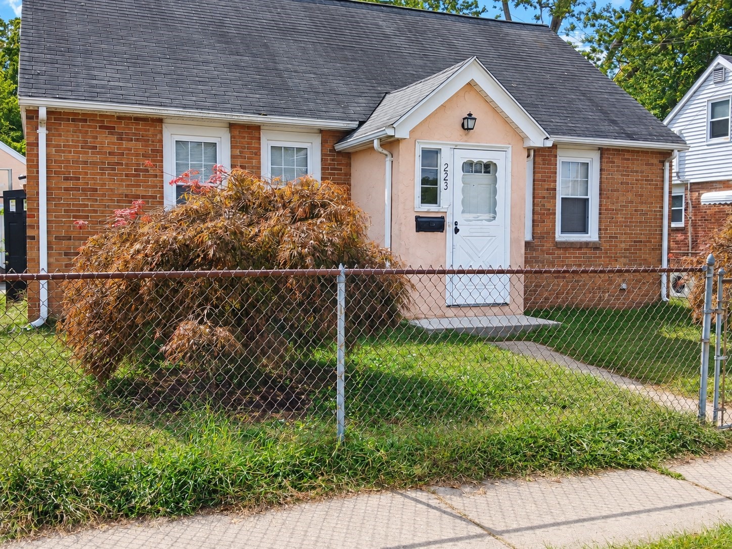 3-bed Single Family at 223 East St, Springfield