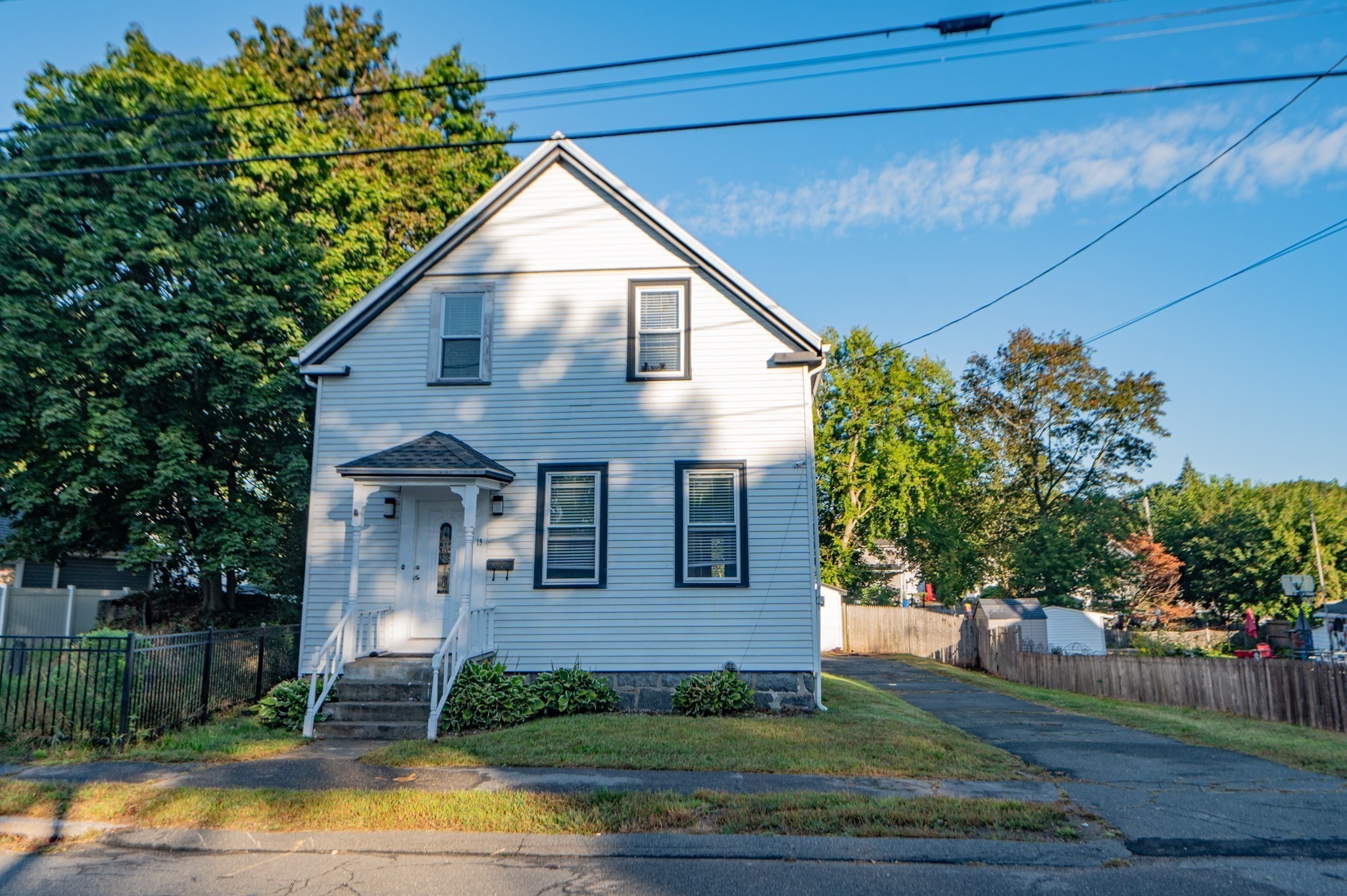 4-bed Single Family at 19 Lynn St, Peabody