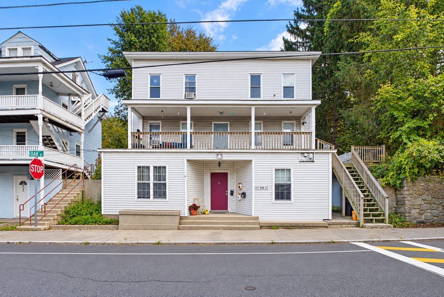 Multifamiliar de 9 habitaciones en 147- 1/2 Oak St, Clinton