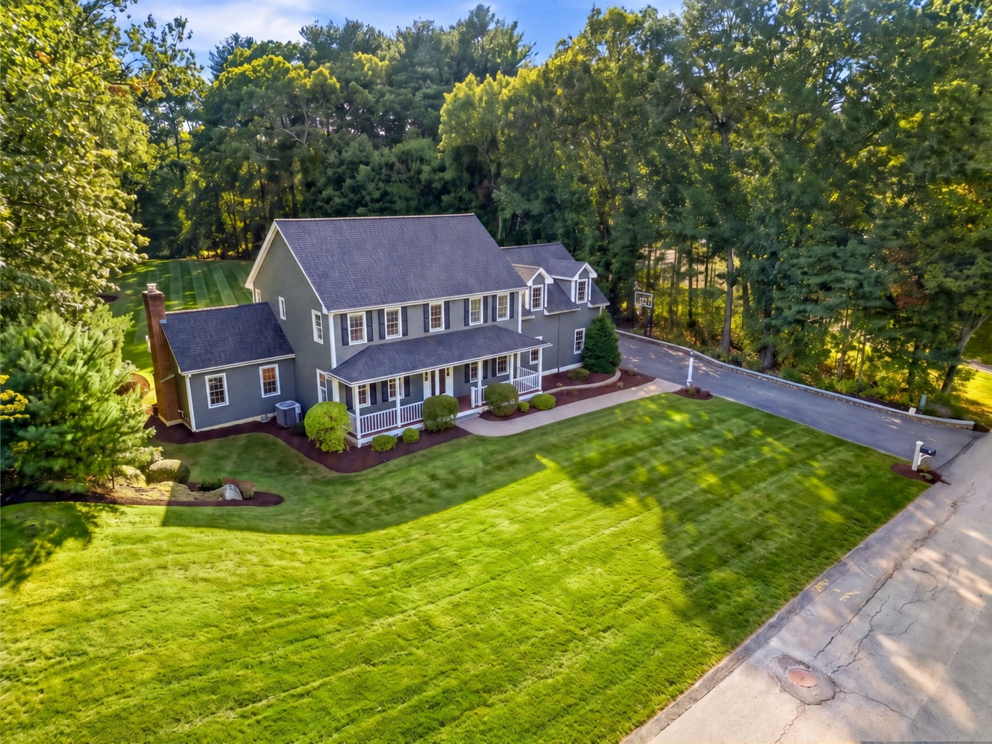 4-bed Single Family at 135 Candlestick Rd, North Andover