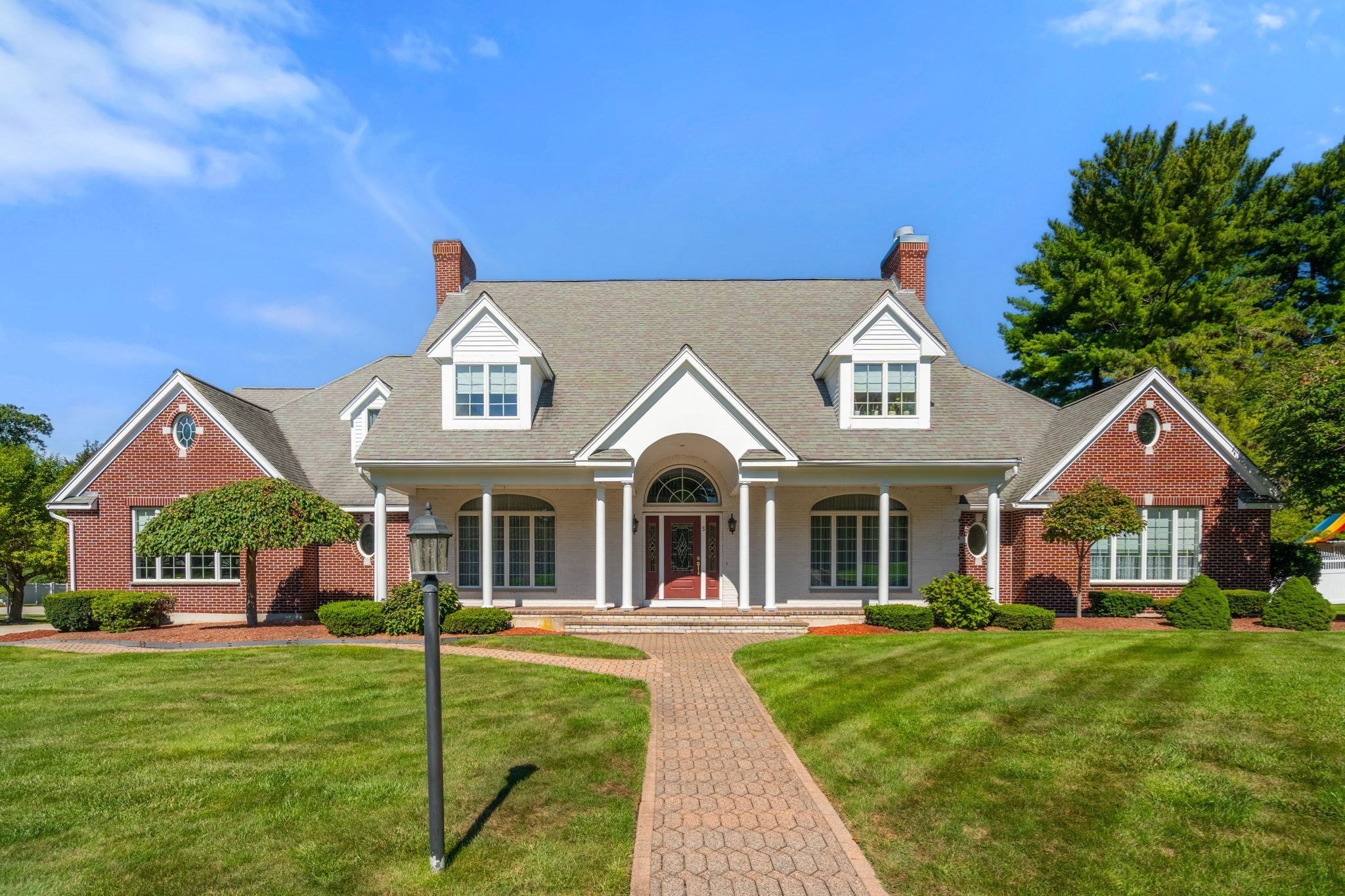5-bed Single Family at 5 Elizabeth Way, Lynnfield