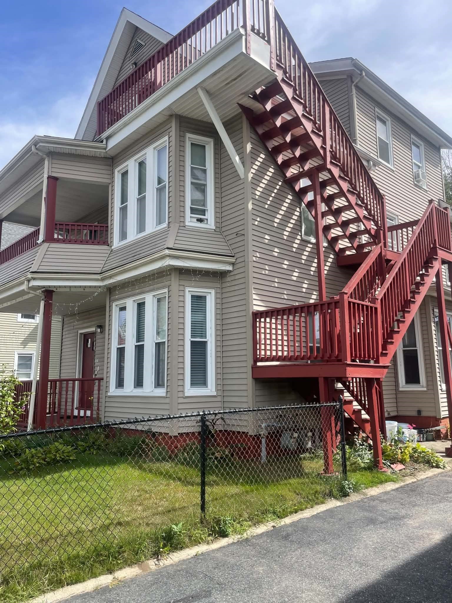 Multifamiliar de 6 quartos em 19 Temple St, Brockton