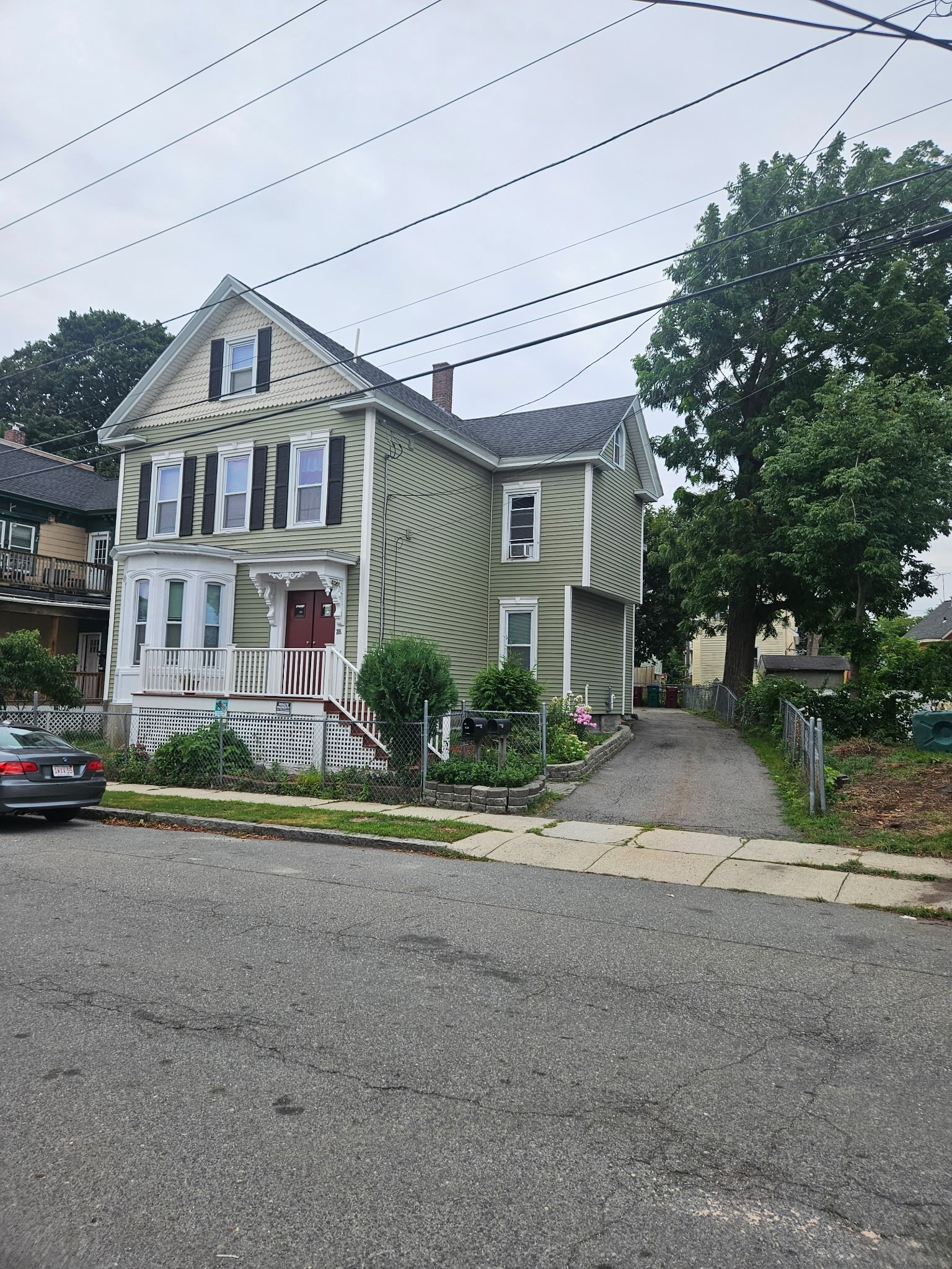 Multifamiliar de 6 habitaciones en 205 Stackpole Street, Lowell