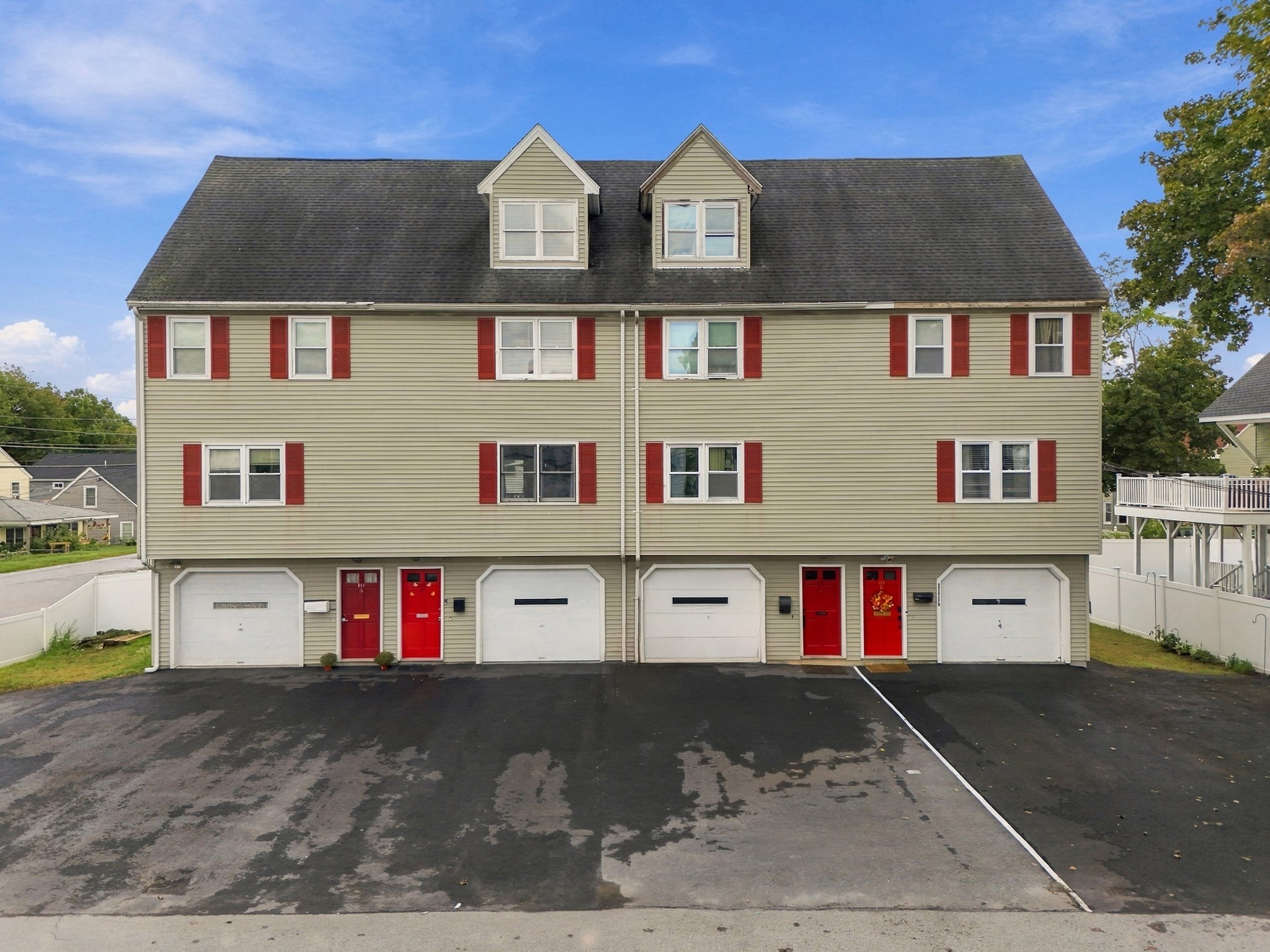 Condomínio de 3 quartos em 111 Cambridge St # B, Lawrence