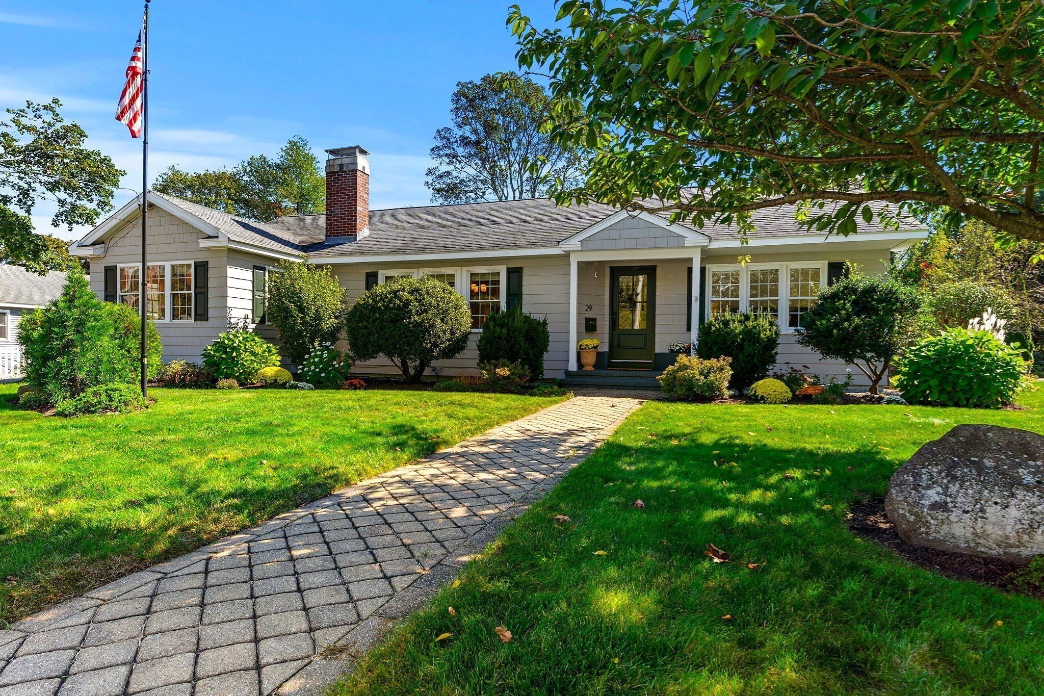 4-bed Single Family at 29 Linwood St, Chelmsford