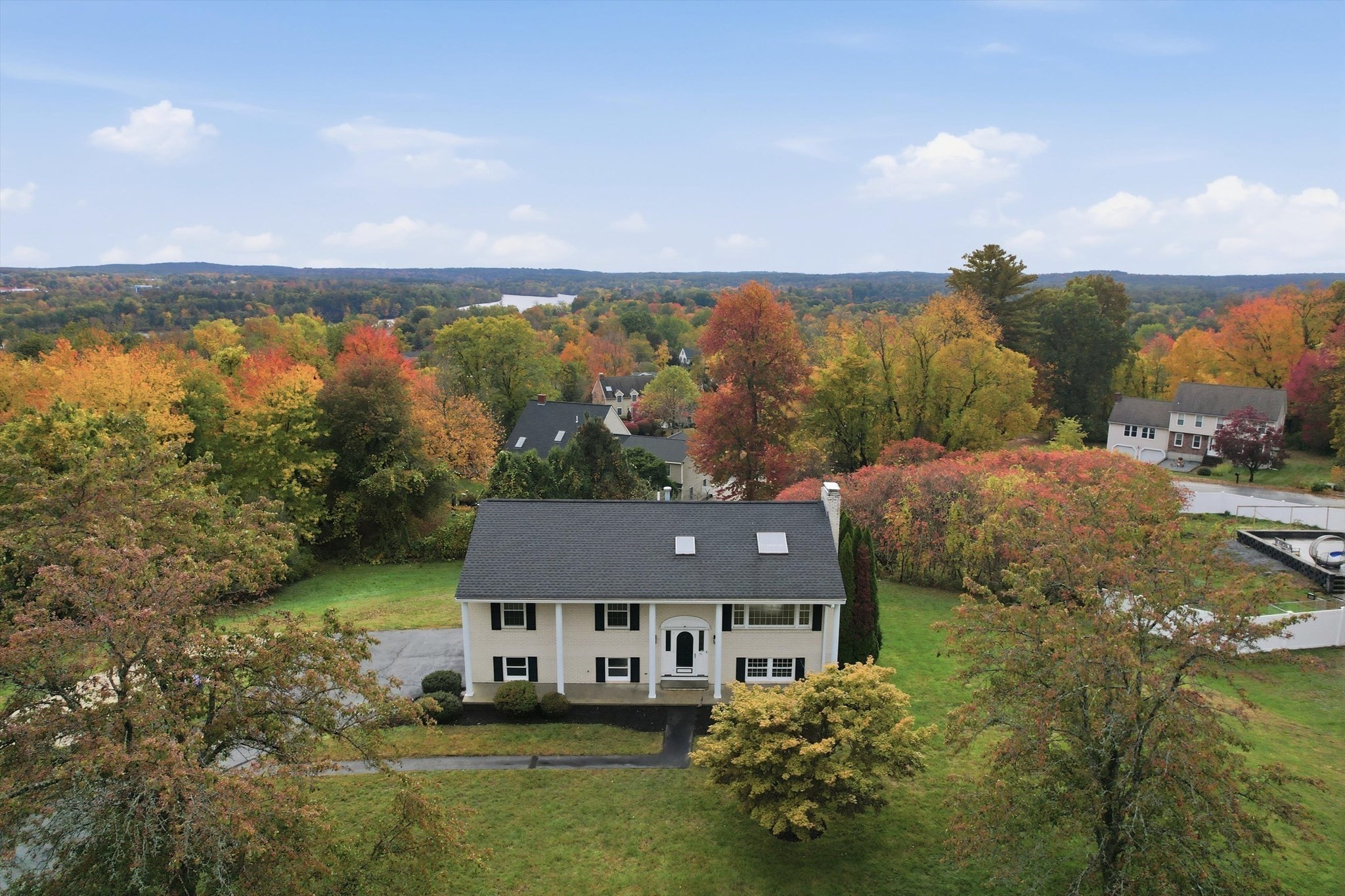 3-bed Single Family at 30 Overlook Dr, Methuen