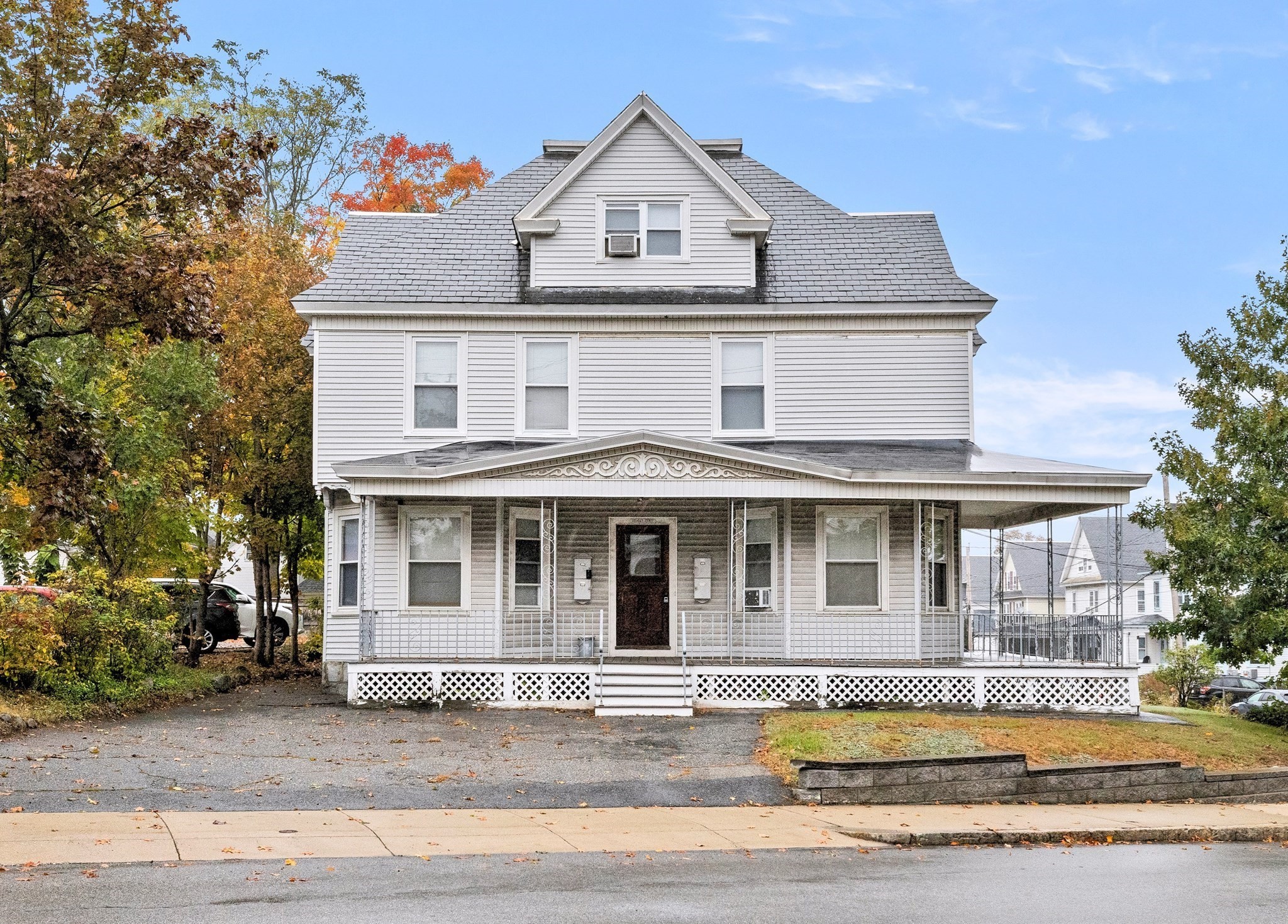6-bed Multi-Family at 221-223 Pine St., Lowell