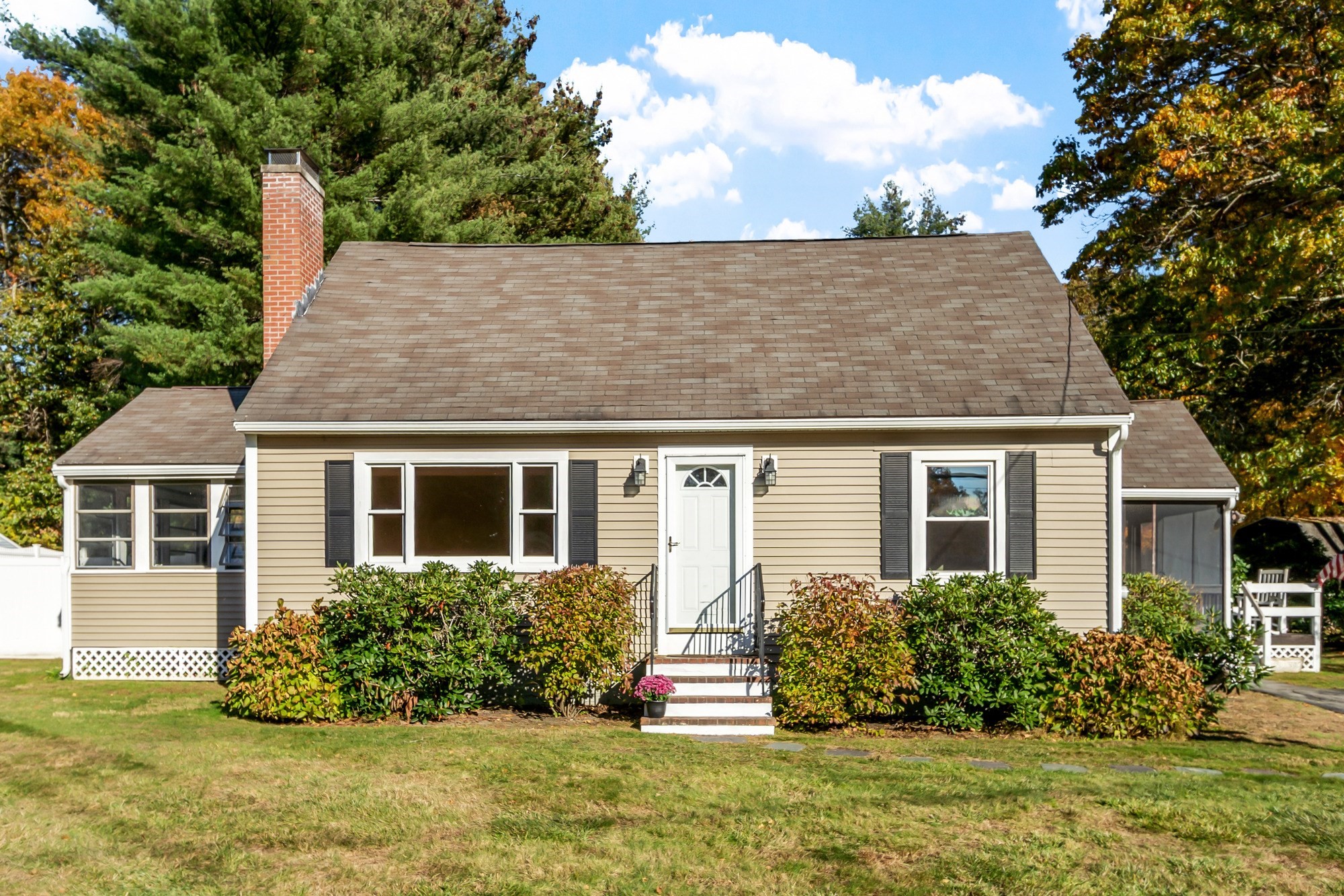 4-bed Single Family at 6 Courtland Dr, Chelmsford